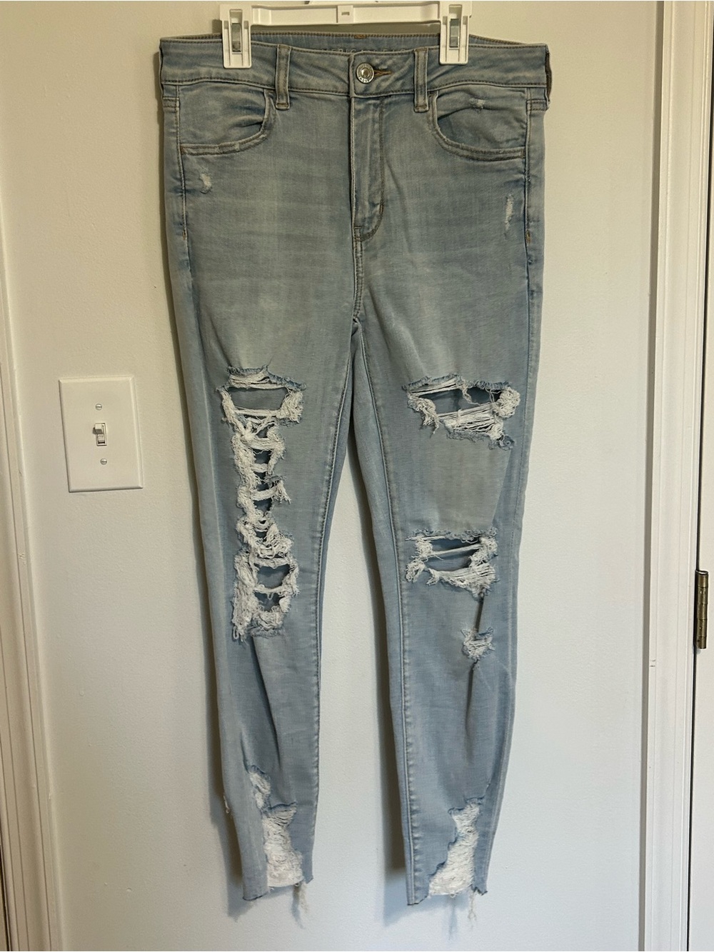 light wash distressed skinny jeans american eagle